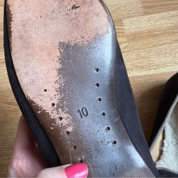 Ugg: Women's Sherpa Lined Tan and Gray Slip On Suede Bow Loafers Size 10 - Picture 11 of 12